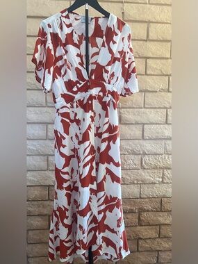 RUE STIILC   Women’s rRust  and White Floral Midi Dress